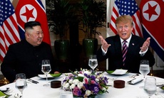 Cú bắt tay lịch sử Trump-Kim tại Hà Nội