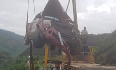 Quảng Bình: Một người chết, ba người bị thương do xe bán tải lao xuống vực sâu.