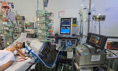 Vào viện khi đã tím tái, bé gái được hồi phục nhờ ECMO