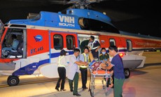 Trực thăng đưa 2 bệnh nhân từ đảo Sinh Tồn về đất liền cấp cứu