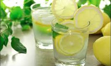Tác dụng của uống nước chanh ấm buổi sáng