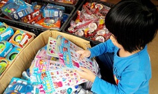 Miếng dán hoạt hình sticker xuất xứ Trung Quốc: Ảnh hưởng xấu và lâu dài tới sức khỏe