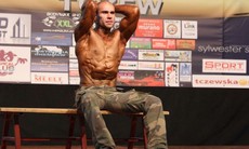 Người thực vật đoạt cúp vàng thể hình quốc gia