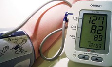 Quá tin máy đo huyết áp điện tử - Coi chừng đột quỵ