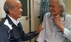 Một người múa viết sách trên giường bệnh