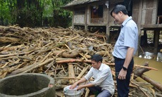 Môi trường sau lũ ngổn ngang trăm bề