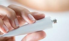 Cách bôi bacitracin trị bệnh ngoài da