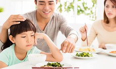 Nên làm gì khi trẻ biếng ăn?