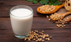 Sữa hạnh nhân và sữa đậu nành: Loại nào tốt hơn?