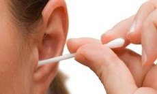 Ngoáy tai nhiều dễ gây viêm tai