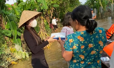 Nghệ sĩ Việt “thắp lửa” yêu thương nơi bão lũ