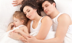 Cha mẹ đã vô tình "kích dục" con thế nào?