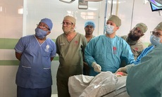 Bệnh viện Nội tiết Trung ương chuyển giao kỹ thuật mổ thương hiệu Dr Luong cho hơn 100 bác sĩ Bangladesh