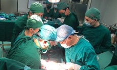 Bệnh viện Phổi trung ương lại cắt khối u trung thất phức tạp sử dụng máy tim phổi nhân tạo