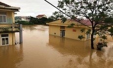 Quảng Bình: Thêm một bệnh viện bị nhấn chìm giữa mênh mông nước lũ