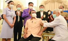 Thủ tướng Thái Lan  tiêm vắc-xin ngừa COVID-19