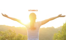 Thiếu vitamin D có gia tăng nguy cơ mắc COVID- 19?