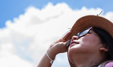 Bảo vệ đôi mắt dưới mặt trời và tia cực tím