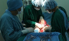 Cần Thơ: Phẫu thuật khối u xơ  tử cung nặng 3,5 kg