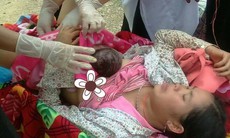 Bác sĩ BV Mộc Châu đỡ đẻ dọc đường cứu sống mẹ con sản phụ người Mông