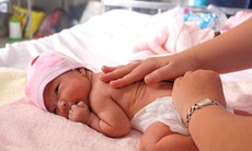 Lấy thai thành công cho sản phụ có vết mổ cũ dính nhiều nhân xơ chiếm chọn tử cung