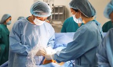  “Chữa bệnh cho thai nhi từ trong bụng mẹ” - chọn lối đi khó để hạnh phúc đong đầy