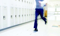  Thiếu niên vụng về ở tuổi dậy thì là do não bộ