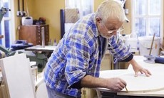Làm việc qua tuổi 65 giúp kéo dài tuổi thọ