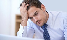Bướu mỡ trên đầu có cần mổ?
