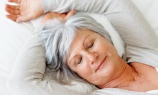 Giấc ngủ sâu là chìa khóa sức khỏe cho người cao tuổi