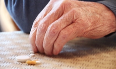 Lạm dụng thuốc giảm đau ở người già