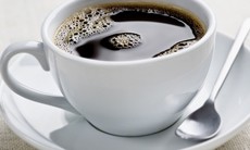 Người bệnh tim mạch thận trọng khi dùng cafein