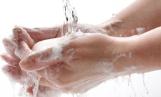 Da khô có nên rửa tay thường xuyên?
