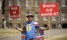 Sóng gió ập đến chính trường Anh: Con đường khó khăn của Brexit