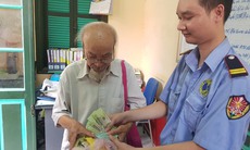 Bảo vệ bệnh viện nhặt được tiền trả lại cho người đi khám