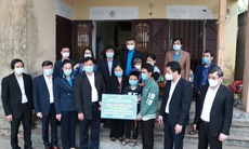 Thứ trưởng  Đỗ Xuân Tuyên thăm hỏi gia đình nhân viên y tế bị tử vong khi tham gia chống dịch