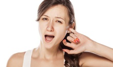 Ngứa tai liên tục là bệnh gì?
