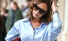 Victoria Beckham đẹp lạnh lùng trong chân váy xuyên thấu