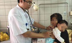 Cha mẹ tự ý dùng thuốc cam khiến con 6 tháng ngộ độc chì nặng phải thở máy