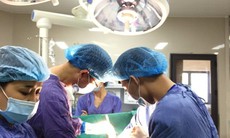 Hi hữu: Quả thận "đi lạc chỗ" 61 năm xuống tiểu khung