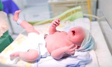 Nam thanh niên hiếm muộn 7 năm may mắn có con nhờ kỹ thuật này