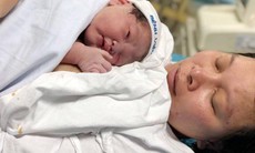 Xúc động ngắm bé yêu đầu tiên chào đời năm 2019 tại BV Phụ sản TW
