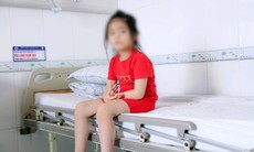 PGS.TS Nguyễn Lân Hiếu cùng bác sĩ Phú Thọ cứu bé gái thông liên thất bẩm sinh