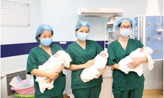 Mang "tam thai", dọa sẩy, mẹ bầu vẫn sinh 3 bé gái bụ bẫm