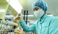 Phó Thủ tướng: Khẩn trương nghiên cứu, sản xuất vắc xin phòng bệnh COVID-19