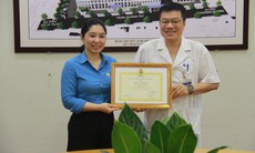 Các lao động giỏi tại BV Hữu Nghị nhận bằng khen của Công đoàn Y tế Việt Nam