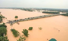 Lũ khẩn cấp ở Quảng Bình, nguy cơ cao lũ đặc biệt lớn tại Hà Tĩnh