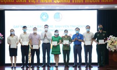Hội Thầy thuốc trẻ Việt Nam hỗ trợ cho 100 cán bộ y tế vượt khó chống dịch