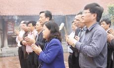 Thứ trưởng Bộ Y tế Nguyễn Thị Xuyên dâng hương tưởng niệm đại danh y Thiền sư Tuệ Tĩnh