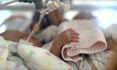 Trẻ sinh non sẽ có cơ hội sống và phát triển toàn diện nhờ nhau thai nhân tạo